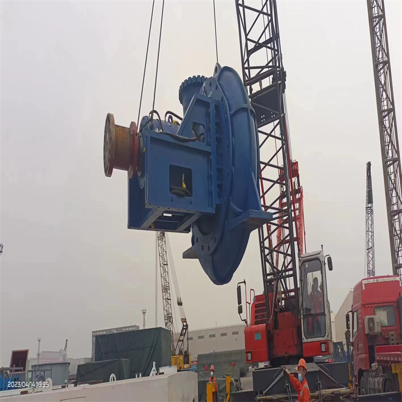 Dredging equipment lifting and loading